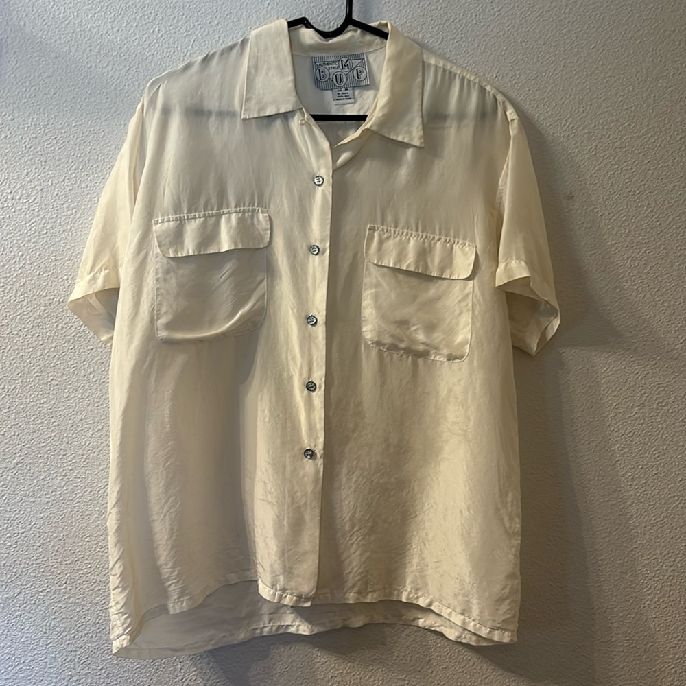 VTG Authentic Style Bump silk short sleeve button down size medium